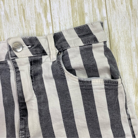 Zara Black & White Striped High Waisted Denim Jean Shorts - Picture 3 of 5